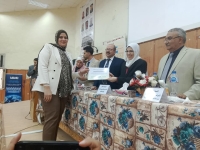 تكريم اوائل الفرق الخامسة المتواجدة بالكلية