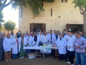 كلية الطب البيطري تنظم قافلة بيطرية مجانية بقرية الشموت مركز بنها